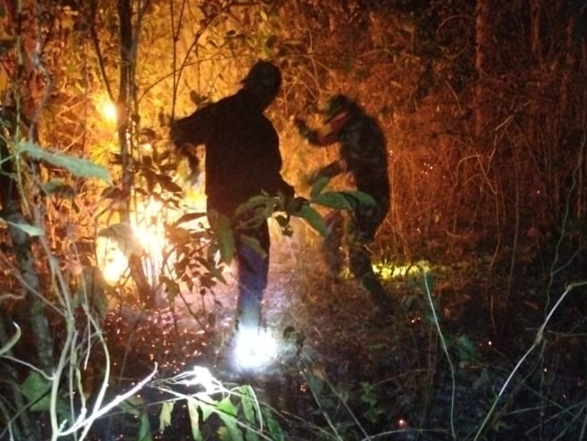 Babinsa dan Warga Bergerak Cepat, Kebakaran Lahan 1,5 Hektar di Biringbulu Berhasil Dipadamkan