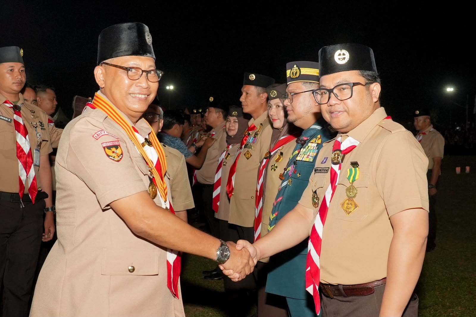 Tokoh Pramuka Gowa Raih Penghargaan Nasional di Cibubur, Darmawangsyah dan Andi Tenri Indah Terima Lencana Kwarnas