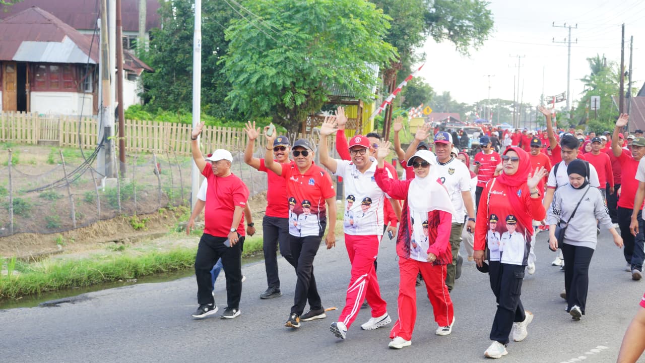 Ribuan Warga Padati Jalan Santai HUT RI di Kajuara, Wabup Bone Singgung Kemiskinan dan Stunting