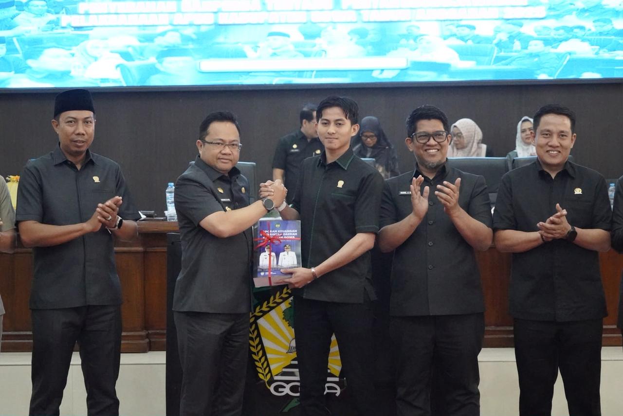 Wabup Gowa Serahkan Ranperda Pertanggungjawaban APBD 2025 di Rapat Paripurna DPRD
